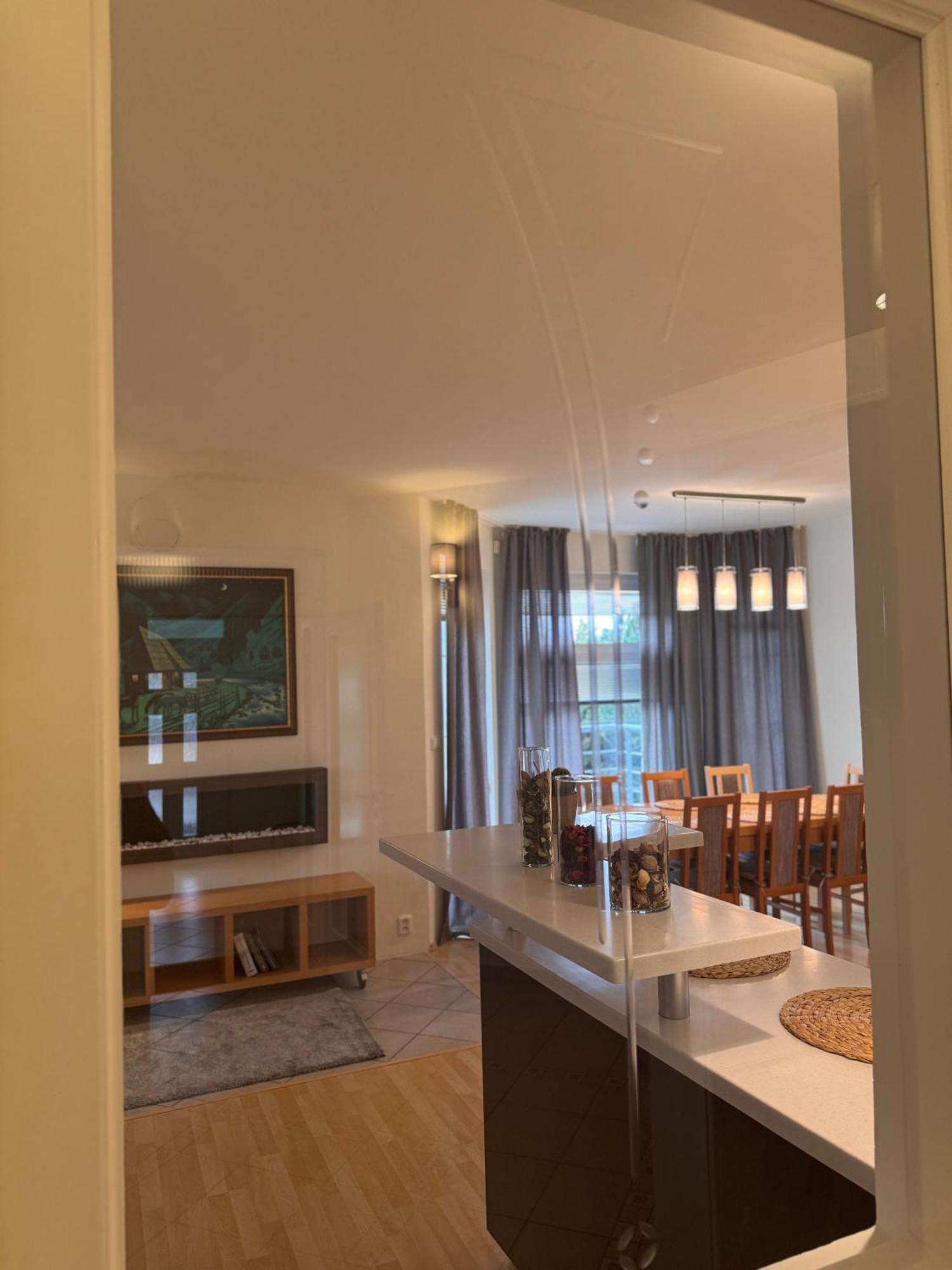 Diamondvilla, 4 Bedroom Apartment, Garden & Spa ปราก ภายนอก รูปภาพ