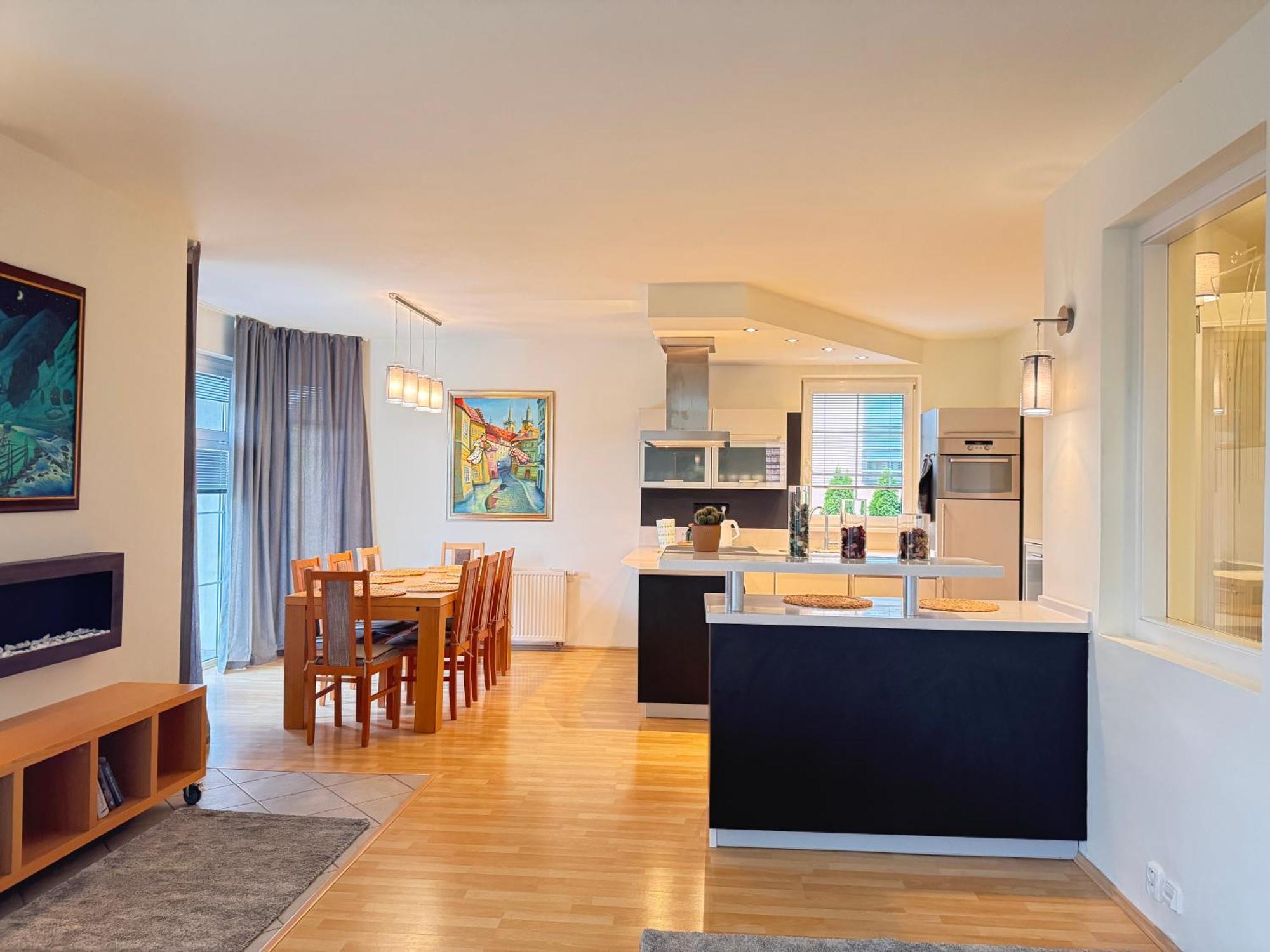 Diamondvilla, 4 Bedroom Apartment, Garden & Spa ปราก ภายนอก รูปภาพ