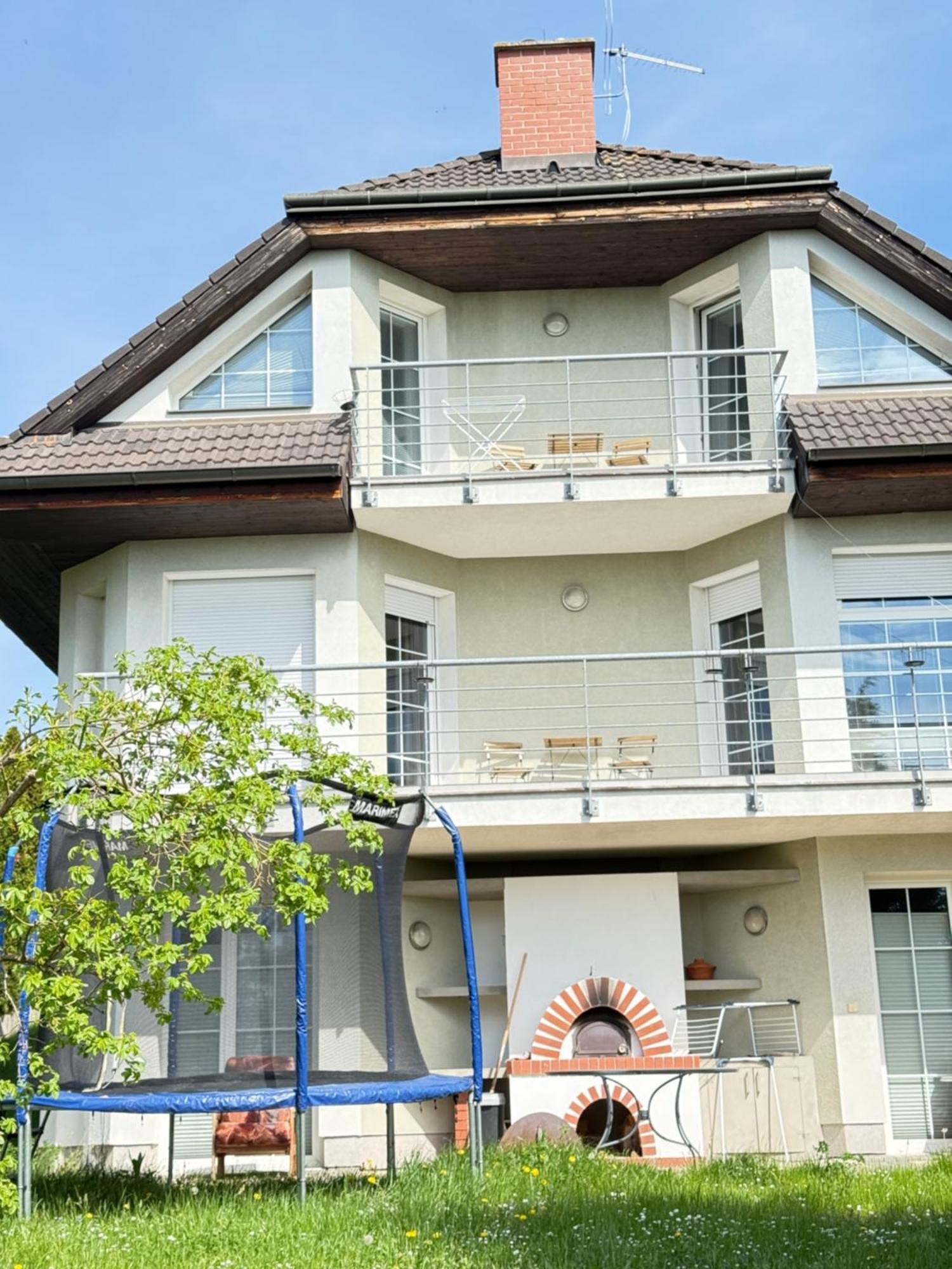 Diamondvilla, 4 Bedroom Apartment, Garden & Spa ปราก ภายนอก รูปภาพ